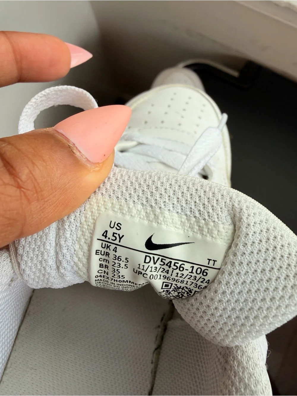 Nike  Plain White Lace-Up Sneakers 4 1/2